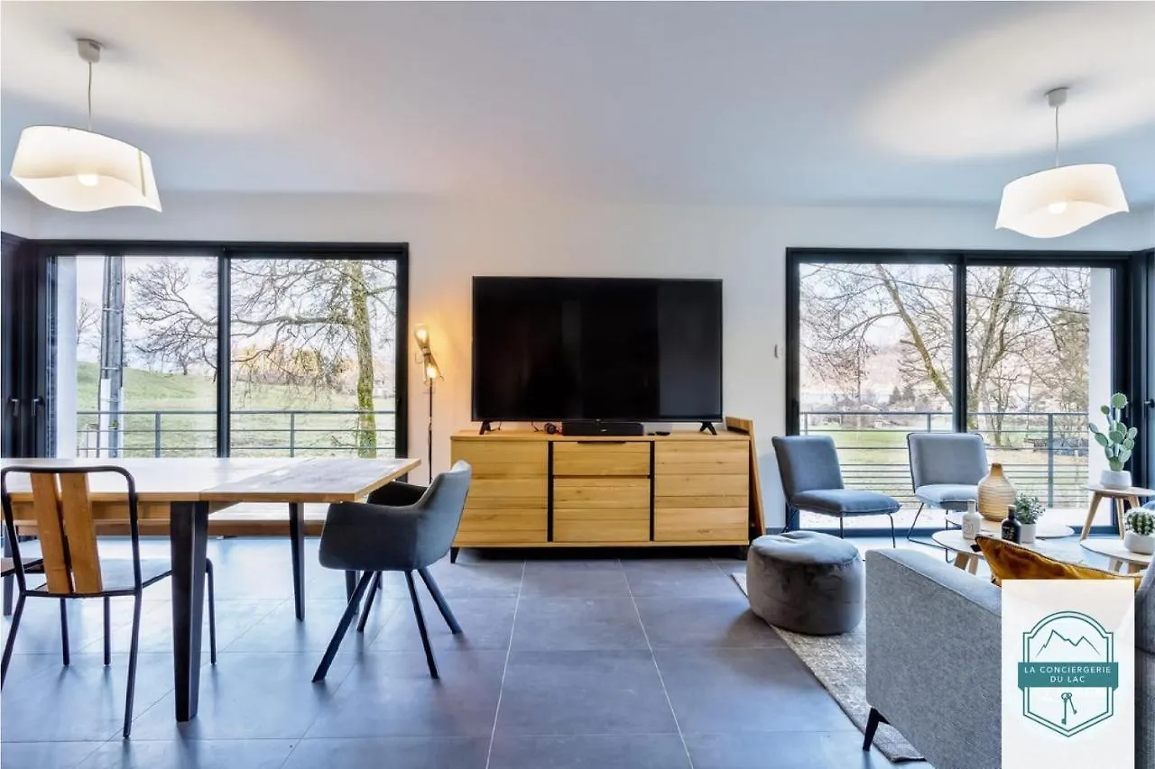 Villa On The Shores Of Lake Annecy Duingt