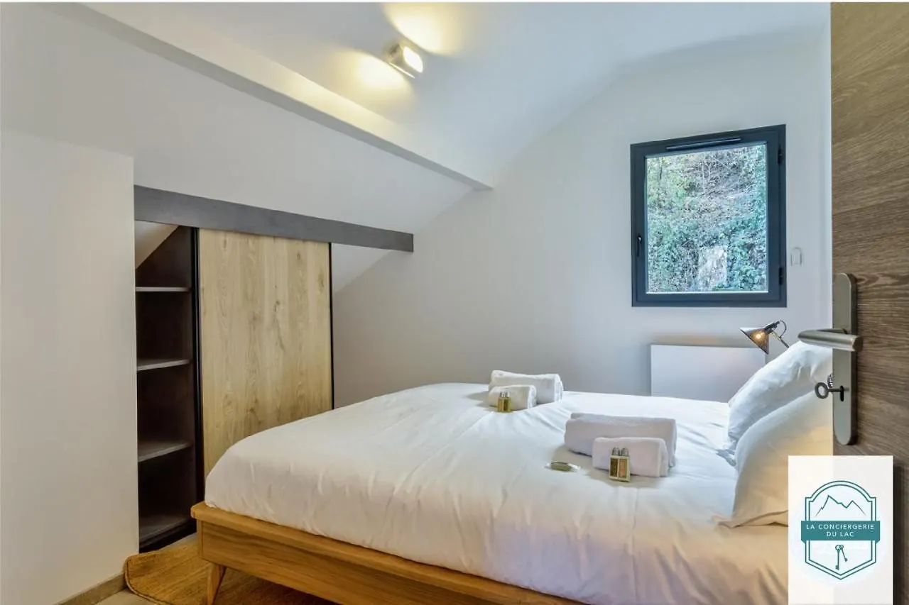 Villa On The Shores Of Lake Annecy Duingt